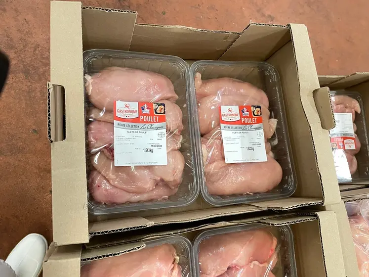 <em class="placeholder">6. Les produits sont conditionnés en grande barquette en frais sous vide, sous atmosphère contrôlée ou en vrac pour la PAI (frais ou congelés), comme le montre Pierre Le ...</em>