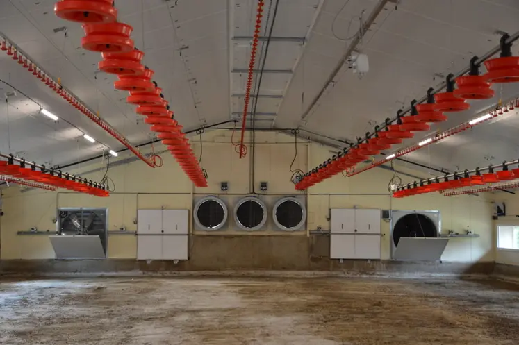 <em class="placeholder">Intérieur du poulailler de Sylvain Plumelet</em>