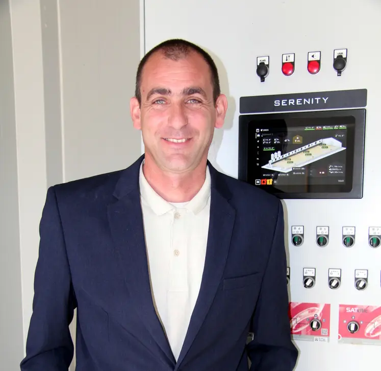 <em class="placeholder">Thierry Clairefond éleveur de poulet standard dans la Drôme</em>