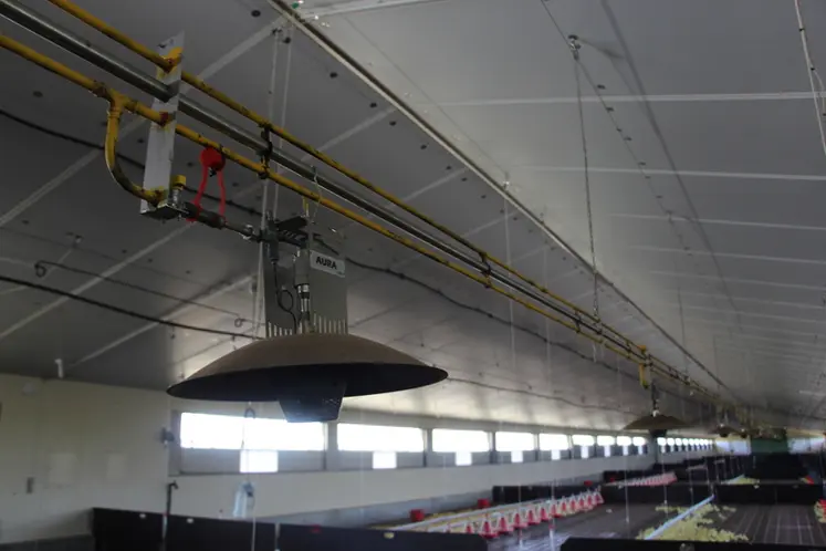 <em class="placeholder">L’installation des radiants sur une rampe relevable permet une gestion optimale de la hauteur des radiants.</em>