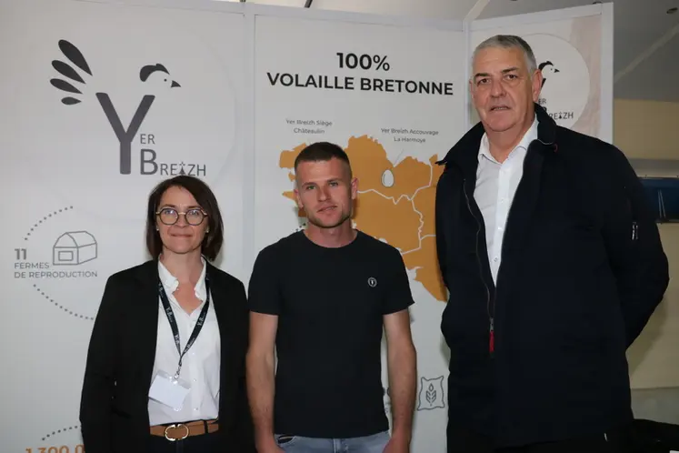 <em class="placeholder">Antoine Lijour entouré de Maguelonne Le Quéau et Pascal Le Floch, de Yer Breizh : «&nbsp;Les aides à la construction sous forme d’une prime représentent  environ un tiers ...</em>