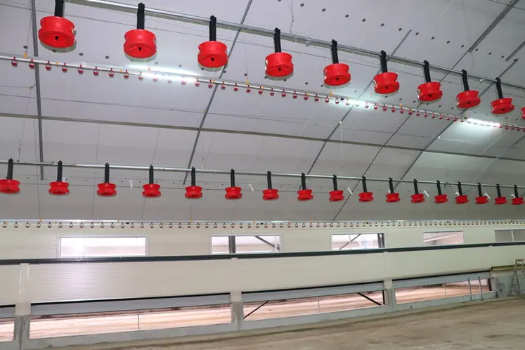 <em class="placeholder">Les couleurs rouge, vert, bleu des led Junglite (Once) sont programmées selon l’âge et le niveau d’activité du lot. Un éclairage rouge stimulera l’activité des ...</em>