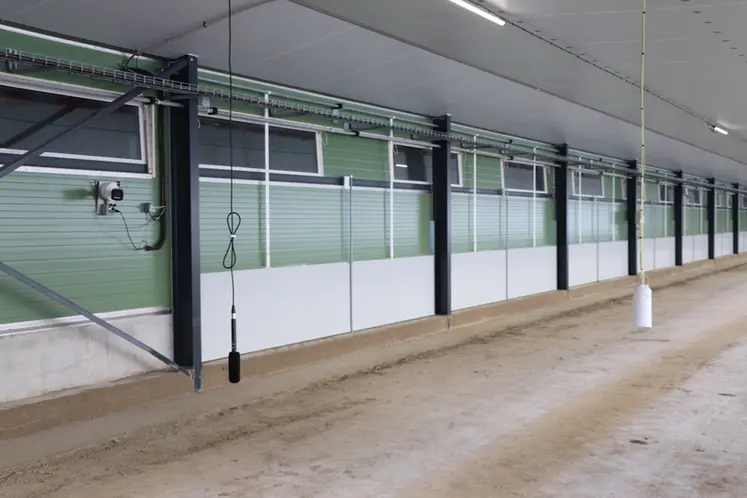 <em class="placeholder">Le jardin d'hiver semi-ouvert est libre d'accès à la demi vie des animaux.</em>