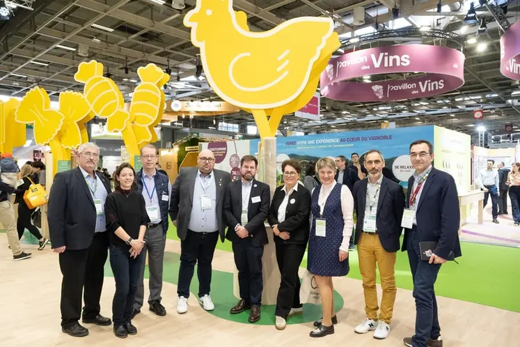 <em class="placeholder">Partenaires lors de la signature du consortium R&amp;D au SIA 2026 à Paris. </em>