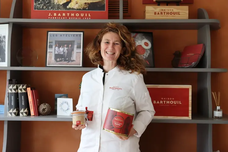 <em class="placeholder">Guillemette Barthouil avec des produits de la nouvelle gamme Kriaxera - Maison Barthouil ( Landes)</em>