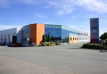 À Saint-Fulgent, le siège social du groupe Routhiau se trouve à moins de 500 m de l'usine Maitre Coq du groupe LDC.