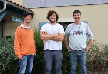 <em class="placeholder">De gauche à droite : Philippe, Maxime et Pierre : « Notre autonomie alimentaire en maïs, soja et blé est autant un atout économique que sécuritaire et qualitatif. »</em>