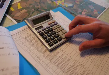 <em class="placeholder">Le résultat, c&#039;est ce qui reste après avoir tout décompter, et pas seulement les charges principales.</em>