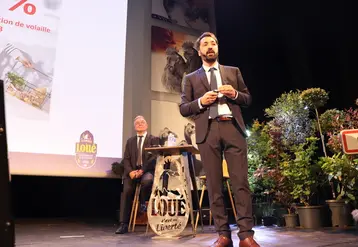 <em class="placeholder">Erwan de la Fouchardière, directeur des Fermiers de Loué devant son président Philippe Pancher : &quot;La coopérative accompagnera les nouveaux éleveurs dans la construction ...</em>