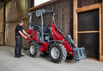 <em class="placeholder">Les valets de ferme électriques peuvent être valorisés sur d&#039;autres tâches en dehors du poulailler, grâce à leurs capacités de levage.</em>