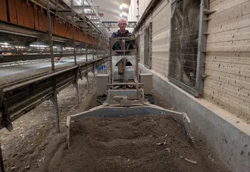 <em class="placeholder">L&#039;automoteur Extramate permet de racler un couloir d&#039;environ 2 mètres de large et 63 mètres de long en moins d&#039;une heure.</em>