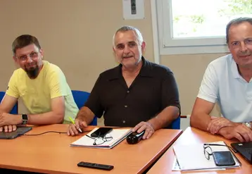 <em class="placeholder">Michael Tena-Sanchez et Sylvain Vérité, techniciens de la société Marius (Valsoleil-Sanders), Frédéric Douce, responsable grands comptes volailles Elanco France, et ...</em>