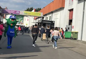 allée extérieure du salon du Space 2024