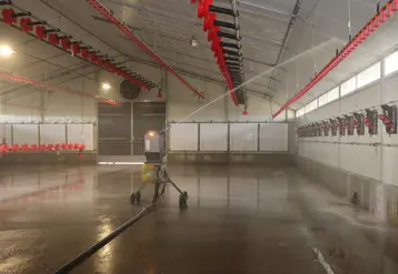 <em class="placeholder">Le jet longue portée croisée peut atteindre 12 m. Il est réglable à 360 ° pour laver sols et plafonds. Un pompe doseuse est fixée sur le chariot. Le coût du robot, de ...</em>