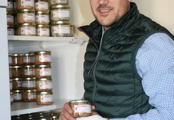 <em class="placeholder">Les bas morceaux sont valorisés en conserves de rillettes ou gésiers. </em>