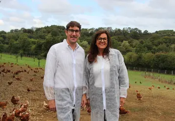 <em class="placeholder">Depuis 2006, Bertrand et Stéphanie Ripoche sont les gérants de L’Œuf des 2 Moulins, qui emploie 23 personnes pour l’élevage et le conditionnement.</em>